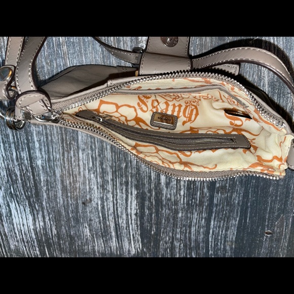 Guess mini grey crossbody. - Picture 4 of 6